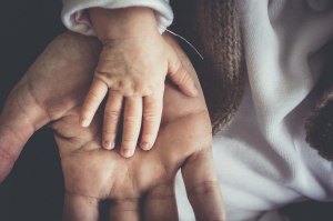 노동부, ‘코로나19 가족돌봄휴가 연간 20일까지 사용 가능하도록 연장’