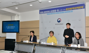 코로나19 신규확진자 869명 ‘스키장, 주요 관광명소 운영 중단 및 5인 이상 집합 금지’