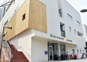 사회적 거리두기 위해 장난감 대여도 `워킹 스루`로