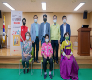 ˝어르신, 활짝 웃으세요~˝ 행복사진 `찰칵`