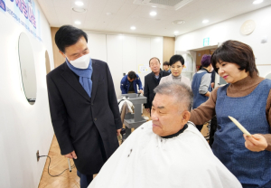 어르신들의 자존감까지 높이는 성북구 가위손