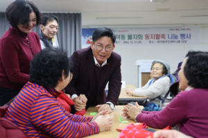 박강수 마포구청장, 공덕동 불자회 팥죽 나눔 행사 참석…“뜨끈한 팥죽 드시고 건강하세요”