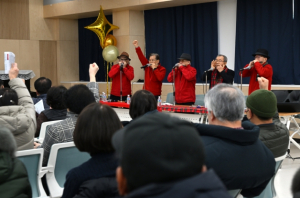 저소득층에게 성금과 성품 전달하며 지역사회 온정 나눠 서울시 중구, 교구협의회와 함께 따뜻한 나눔의 손길 전달