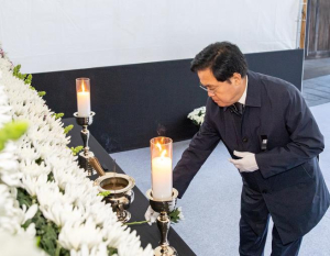 진교훈 강서구청장, 무안공항 참사 희생자 합동분향소 조문