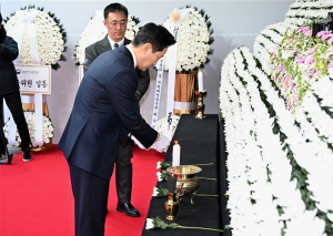 서울시 세훈 시장, 제주항공 여객기 사고 희생자 합동분향소 조문