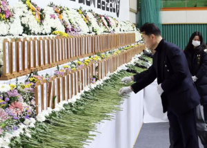 오언석 도봉구청장, 제주항공 사고 희생자 합동분향소 조문