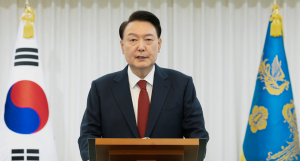 [속보] 윤 대통령, 건강 이상으로 병원 진료…외부 검사 필요 판단