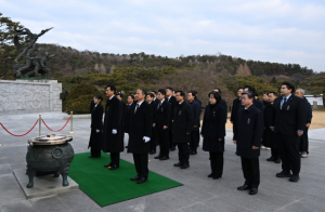 김길성 서울 중구청장, 국립서울현충원에서 참배하며 2025년 새해 시작