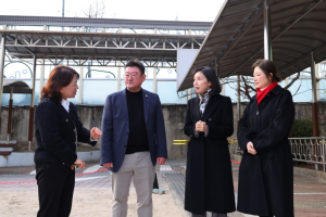 서울특별시의회 최호정 의장, 집회로 막힌 한남초등학교 현장 점검‧‧‧안전대책 주문