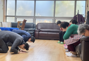 강북구의회 노윤상 의원, 국민의힘 강북(을) 당원협의회 박진웅 위원장과 2025년 을사년 새해 첫 일정으로 관내 경로당 찾아
