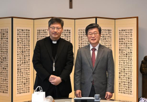 김길성 서울중구청장, 정순택 대주교와 환담