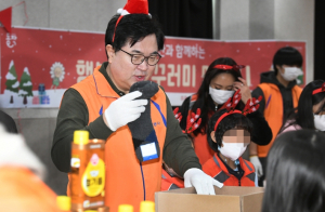 ‘띵동~ 선물이 왔어요’ 동작구, 설 명절 맞이 행복나눔 꾸러미 전달