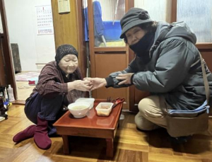 용산구, 저소득 어르신 건강음료 제공사업 지속