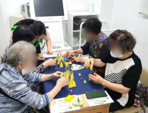 어르신들의 특별한 놀이…영등포구, 보드게임으로 치매 예방
