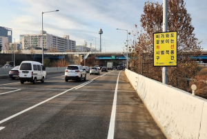 서울시, 빗길에도 또렷 `고성능 유리알 차선` 올림픽대로에 시범 적용·검증 추진