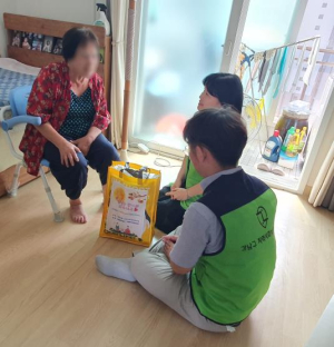 AI와 이웃의 손길로 촘촘하게…강남구, 설 연휴 특별 안부 확인 실시