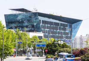 똑똑, 왕진 의사 왔습니다! 용산구, 2025 장기요양 재택의료센터 시범사업 추진