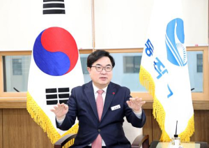 ˝호국정신 휘날리며˝ 동작구, 국립서울현충원 가는 길 태극기로 물들인다