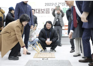 강동 주민이 좋아하는 정월대보름 랜덤 게임…다 함께 윷놀이 즐겨요