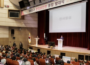 마포구 어르신이 떴다 `우리동네 환경보안관` 동네 누비며 청결 사수!
