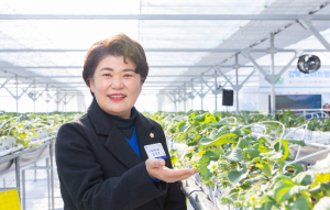 강북구의회 김명희 의장, 스마트팜 재배단지개장…‘북한산 딸기’ 브랜드 육성에 함께할 것