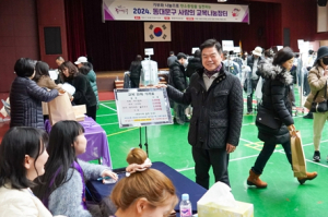‘교복 자켓 3천원’ 동대문구, 교복나눔 장터 개최