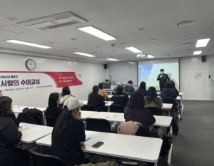 손끝으로 소통… 종로구 `사랑의 수어교실`