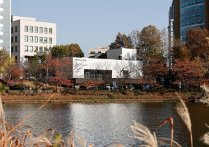 `더 갤러리 호수` 개관전시 3월 14일까지 연장!… 누적 30만 명 예상