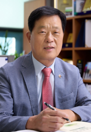서울시의회 김원중 의원, 서울지하철역에 시니어 스크린파크골프장이 생긴다.