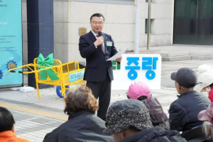 중랑구, 자원재생 어르신을 위한 `이어카` 전달식 개최