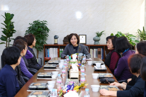 이숙자 운영위원장, 3.8 세계 여성의 날 앞두고, 서울시의회 공무직 여성직원들과‘도시락 데이’행사 가져