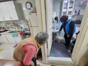 성북구 ‘정릉2 안전해효(孝)! 건강해효(孝)!, 홀몸 어르신 안전 물품 및 건강꾸러미 나눔