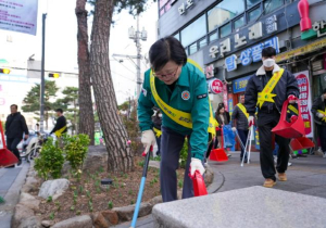 이순희 강북구청장, ‘봄맞이 대청소의 날’ 참여…깨끗한 강북구 만들기 앞장