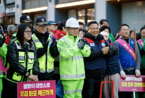 박강수 마포구청장, 2025년 ‘봄맞이 대청소의 날 행사’참여
