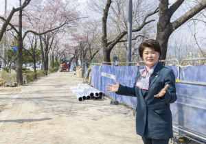 서울시 강북구의회 김명희 의장, “구민의 건강한 일상, 자연에서 맨발걷기로 시작됩니다”