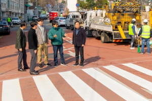 심재억 강북구의회 도시복지위원장, 서울효정학교 앞 가상 과속방지턱 등 설치로 시각장애 학생 통학 안전 개선에 앞장서