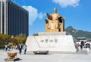 서울시, 광화문광장, 세종대왕·이순신 장군 봄맞이 동상 세척