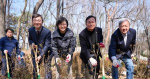 심재억 강북구의회 도시복지위원장, 북한산 체험형 숲속쉼터 나무심기 행사 참여