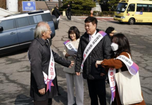 종로구, `강북횡단선 재추진 촉구` 서명부 기재부 전달