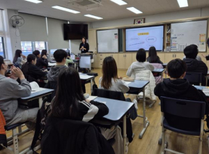 ˝스마트폰과 거리두기 연습 중!˝ 송파구, 교실로 찾아가는 과의존 예방 교육