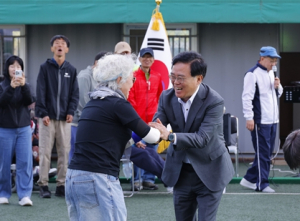 ‘주말도 달린다’ 진교훈 서울 강서구청장, 행사장 찾아 주민 소통