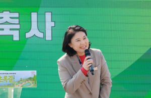 박춘선 환경수자원위원회 부위원장, 15년 숙원사업 `암사초록길` 개통식 참석... 새로운 생태문화 공간 눈길 사로잡아