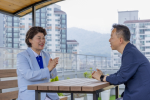 강북구의회 김명희의장, 수유2동 주민센터 옥상쉼터 개방 축하 방문
