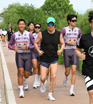 오세훈 시장, 1일 FC서울 린가드 선수와 ‘쉬엄쉬엄 한강 3종‘ 달리기 참가자 응원