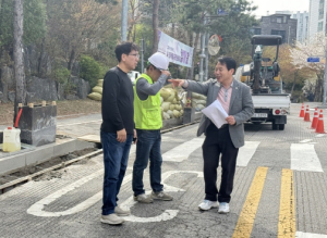 강북구의회 노윤상 의원, 삼각산동 도로 정비 공사 현장 방문