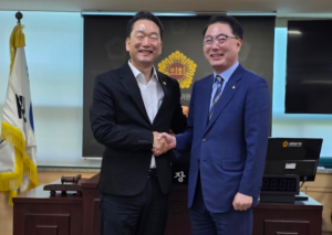 서울시의회 김태수 주택공간위원장, 대한주택관리사협회 서울시회장과 교류협력 환담
