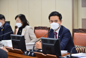 서윤기 시의원, 서울교육 정책에서 학생과 교직원을 비롯한 학교 구성원의 행복이 정책의 중심이 되어야