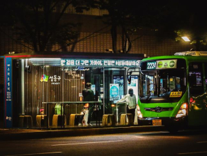 교통약자 보호하는 성동형 스마트쉼터, 탄소 배출 감축 효과까지!