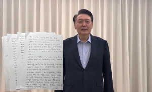한미동맹에서 GDP까지, 윤석열 대통령 자필 편지로 전한 성과와 결단