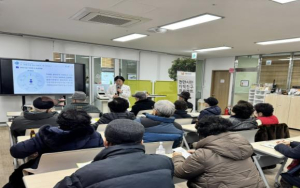 성동구, 노인 일자리 참여자가 기억친구로…치매 예방 앞장서